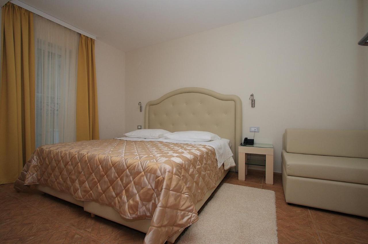 Aparthotel Natalia ポドゥゴラ エクステリア 写真