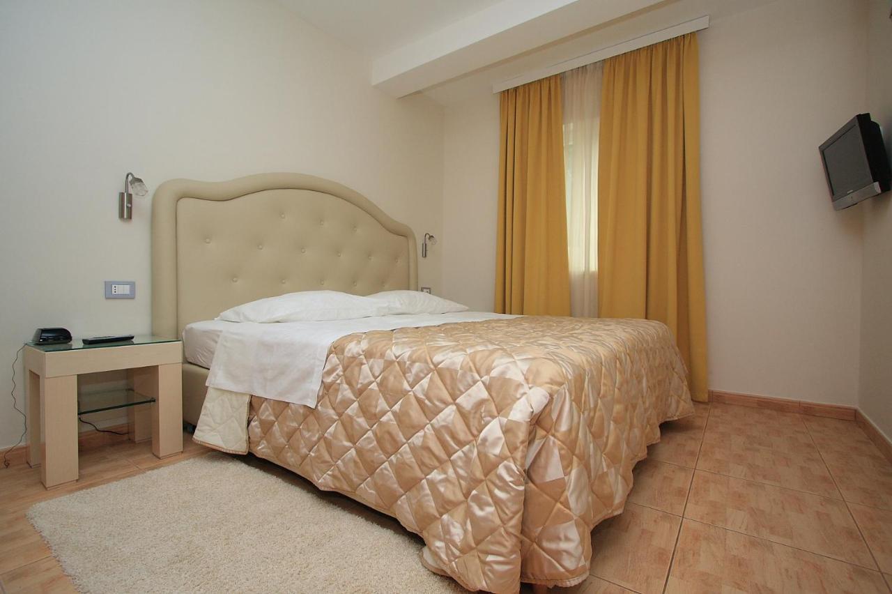 Aparthotel Natalia ポドゥゴラ エクステリア 写真