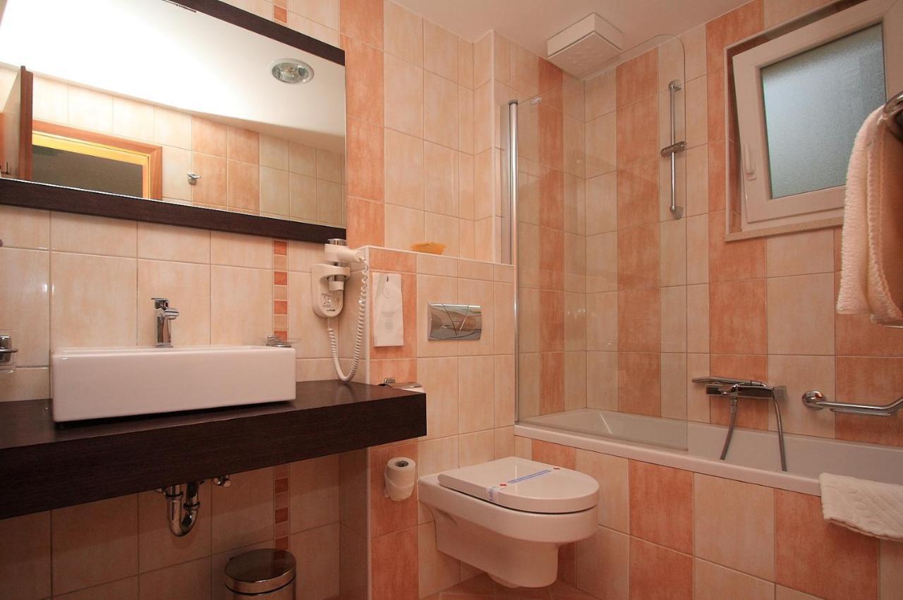 Aparthotel Natalia ポドゥゴラ エクステリア 写真